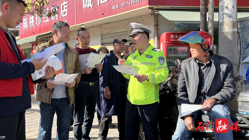 石门公安交警多管齐下整治春季交通秩序打好开局战4.jpg 石门公安交警多管齐下整治春季交通秩序打好开局战4.jpg