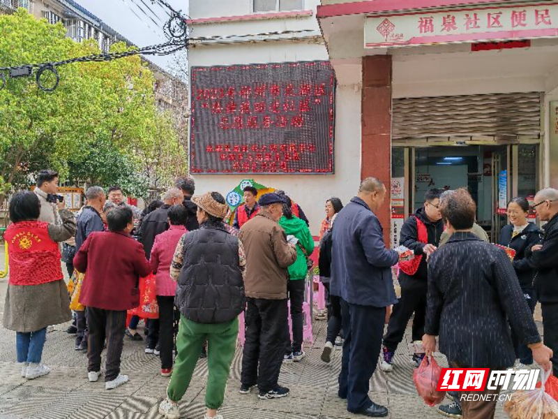 北湖区司法局组织法律援助志愿者在下湄桥街道福泉社区进行法律援助进社区志愿服务活动.jpg