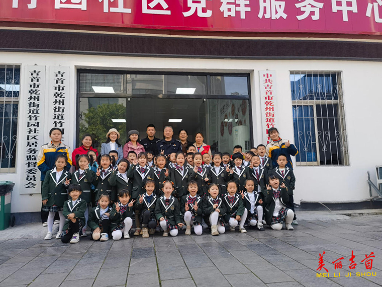 吉首公安开展防拐骗宣传活动2.jpg
