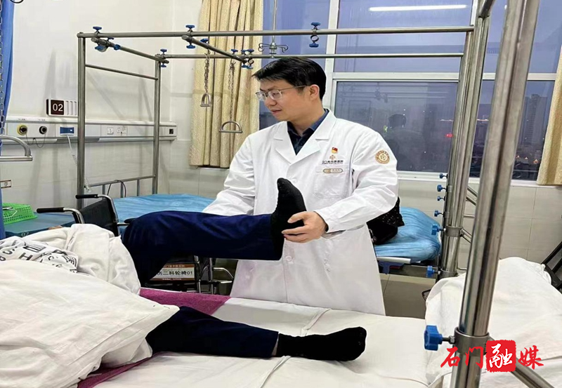 石门：以集采暖民惠民 用医术守护健康1.jpg