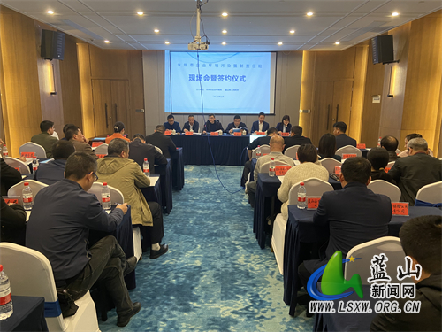 全市环境污染强制责任保险试点工作暨参保企业集中签约会在我县举行.jpg