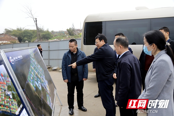 华学健深入邵阳经济技术开发区企业宣讲全国“两会”精神 并调研企业项目运行工作(图3)