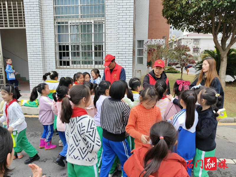 3.22三完小1.jpg 3.22三完小1.jpg