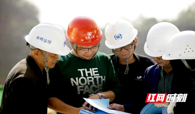 芷江水利局对清廉水利项目施工管理进行检查.jpg
