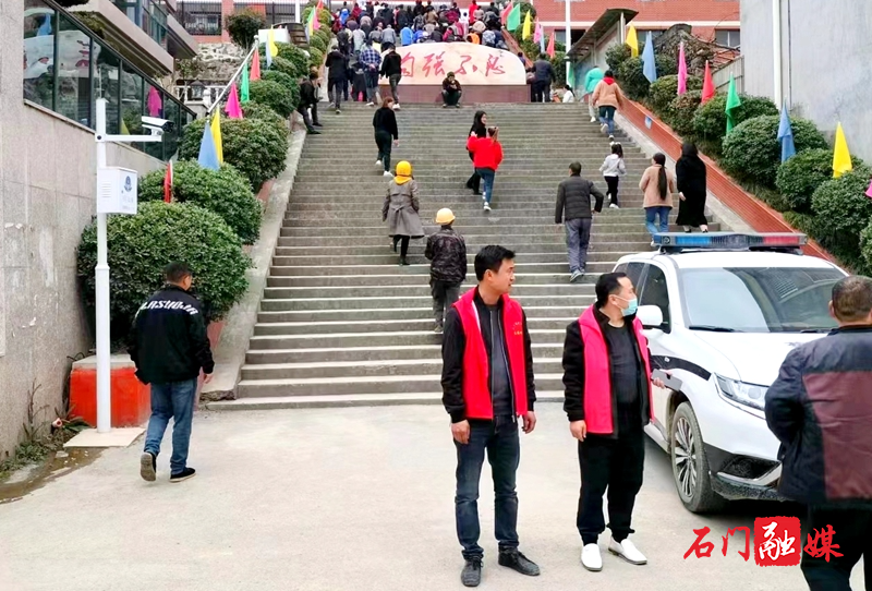 太平镇：打击非法接送车辆  守护安全上学每一步2.jpg