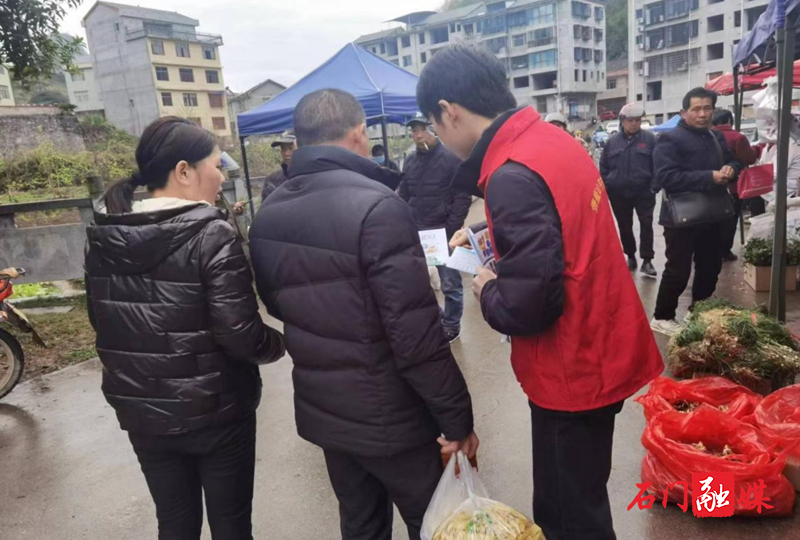 壶瓶山镇:开展“禁毒宣传进万家”活动1.jpg 壶瓶山镇:开展“禁毒宣传进万家”活动1.jpg