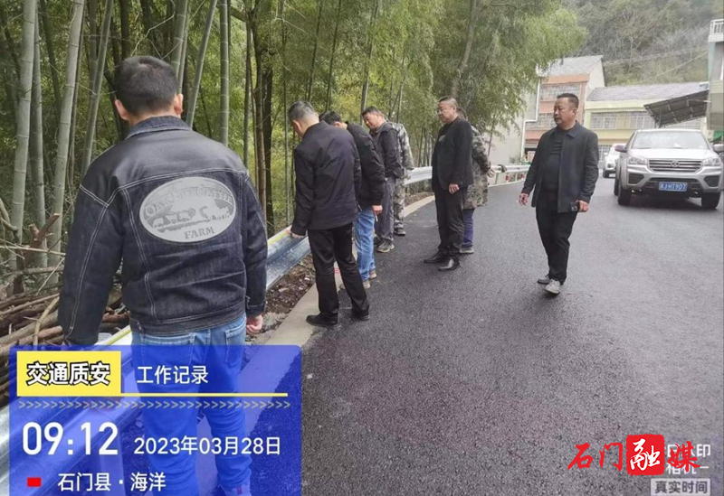 石门交通:抓好交通安全设施关,建设人民平安放心路1.jpg 石门交通:抓好交通安全设施关,建设人民平安放心路1.jpg