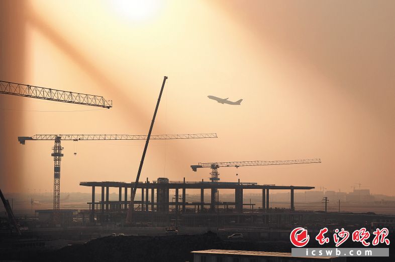 长沙机场T3航站楼第一条指廊首区封顶