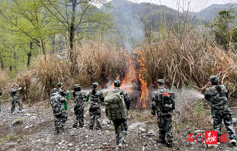 壶瓶山镇：强化应急演练　提升处置能力1.jpg
