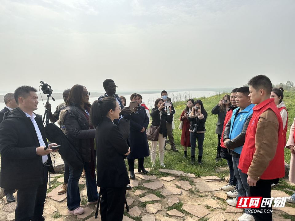 马拉维记者：洞庭湖和马拉维湖很像 保护生态环境是各国的共同责任_1.jpg