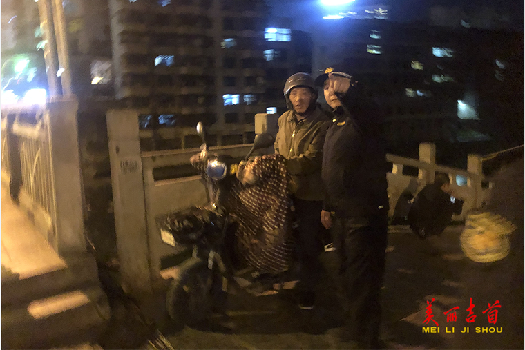 乱停乱放不可取！吉首城管多措并举助文明“归位”1.png