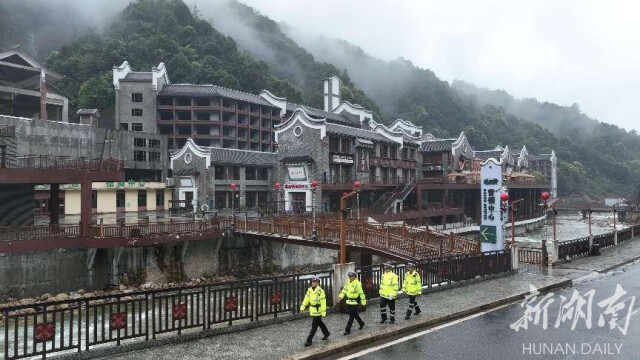 宜章公安交警“三大举措”护航莽山旅游