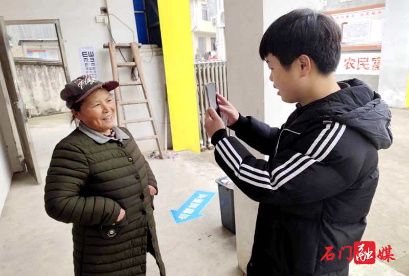 维新镇：贴心服务解民忧 养老认证暖人心1.jpg