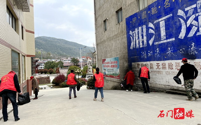 太平镇：“志愿红”传承雷锋精神  践行文明新风尚2.jpg