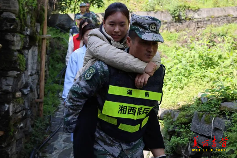 汛期备战 “火”速行动 石家冲街道综合应急演练成效足12.png
