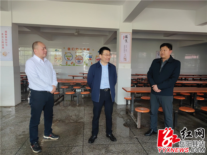 察看食堂环境2.jpg