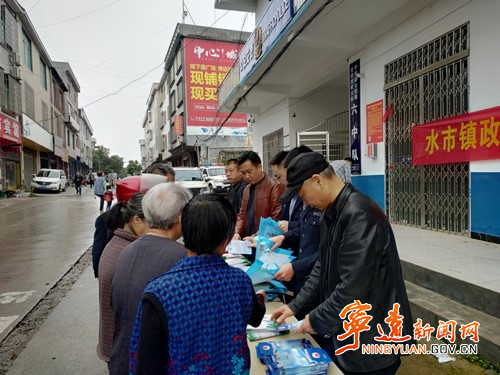 宁远：“五老”送法下乡  百姓喜笑颜开_副本500.jpg