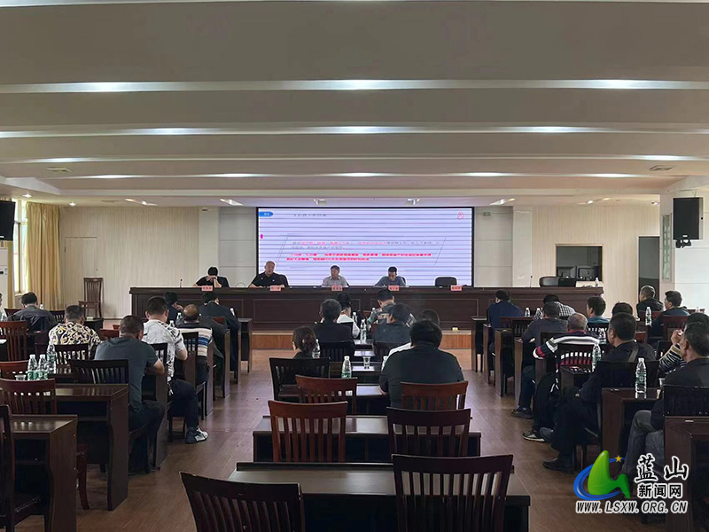 我县召开烤烟大田管理培训会.jpg 我县召开烤烟大田管理培训会.jpg