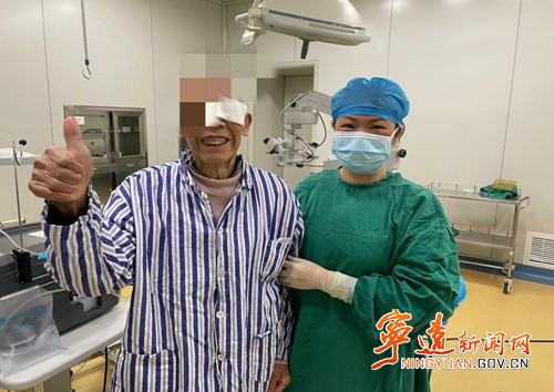 宁远：近百岁老人白内障手术后视力恢复_副本500.jpg