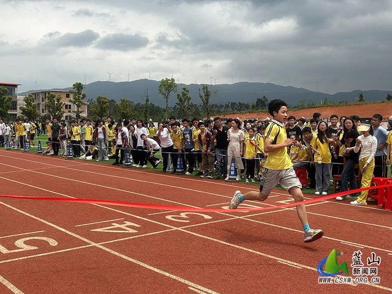 湘源学校举行“学习践行党的二十大，五育并举育新人”首届校园体艺节2.jpg