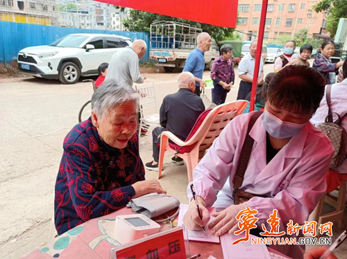 宁远开展卫生健康文明志愿服务活动2_副本500.jpg