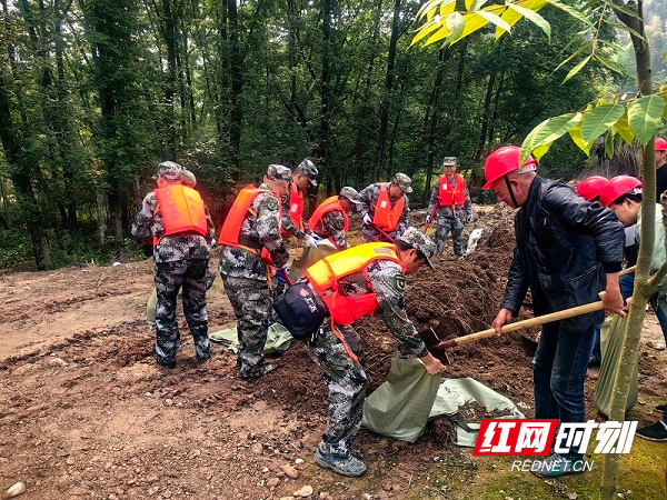 沅陵县官庄镇实施低洼地带山洪易发区综合应急演练.jpg