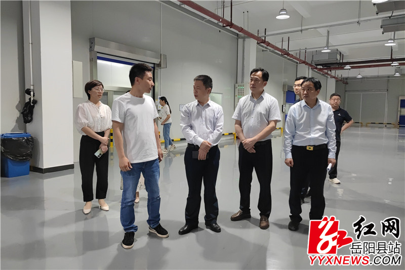 参观中正电子生产车间.jpg