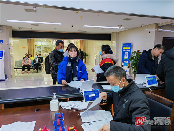 市政务中心提高服务质量，打通为民服务最后一公里。2