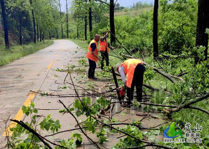 多措施开展道路隐患整治2.jpg 多措施开展道路隐患整治2.jpg