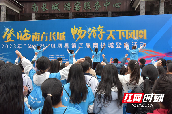 赛前，师生热身运动。.jpg