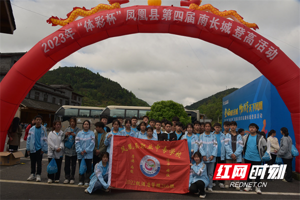 赛后，师生拍照留念。.jpg