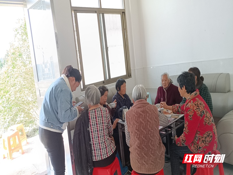 许满丽.jpg 许满丽.jpg