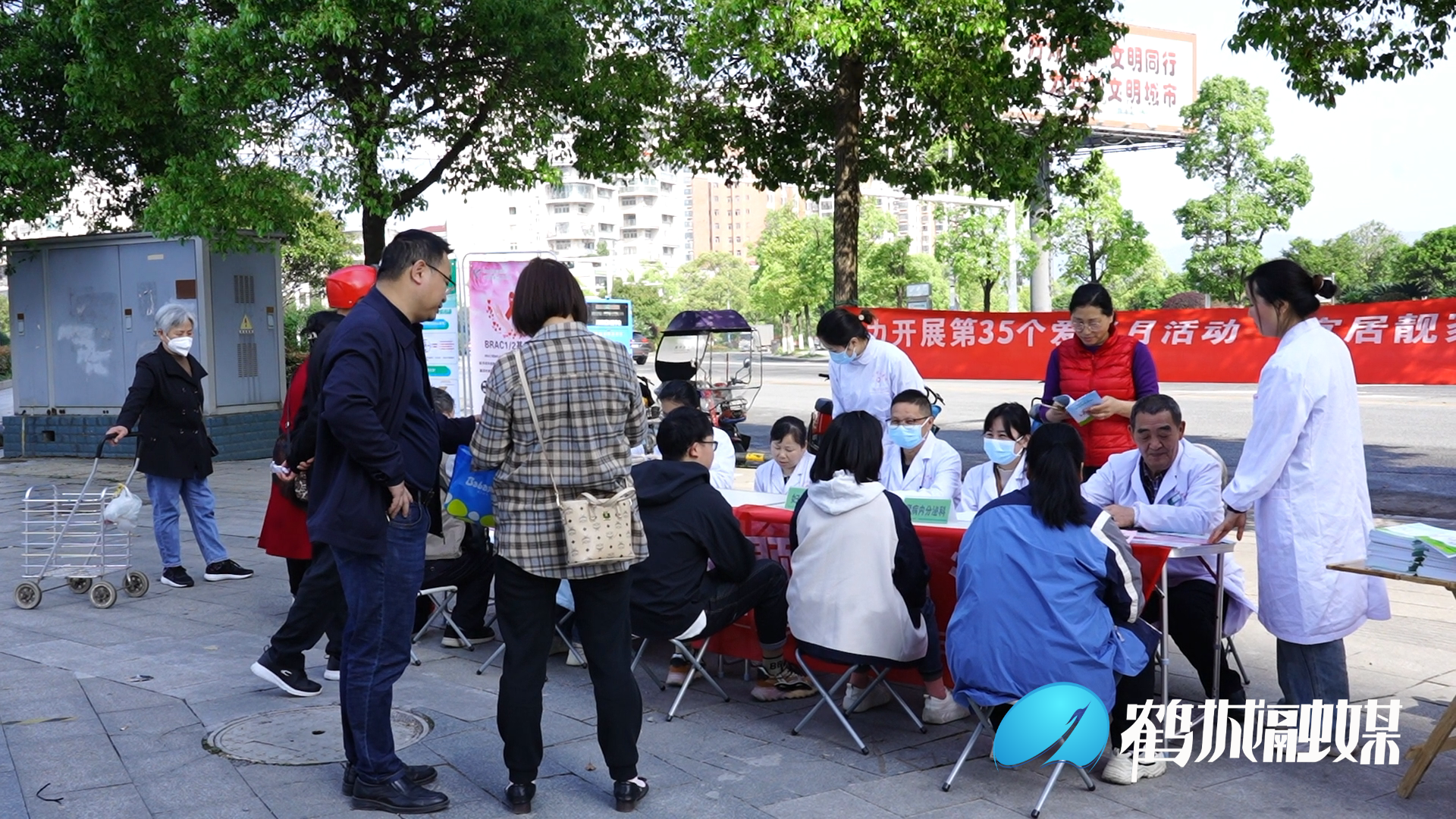 坨院街道开展第35个爱国卫生月宣传活动.mp4_20230427_162310.883.png