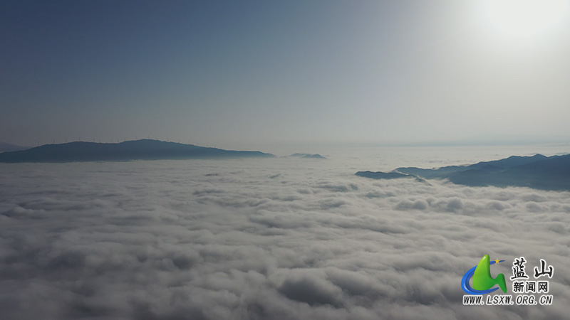 美丽蓝山：晨雾“作画” 绘就大美三蓝2.jpg
