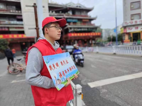 通道：迎“五一” 打造一流安全服务 (12).jpg