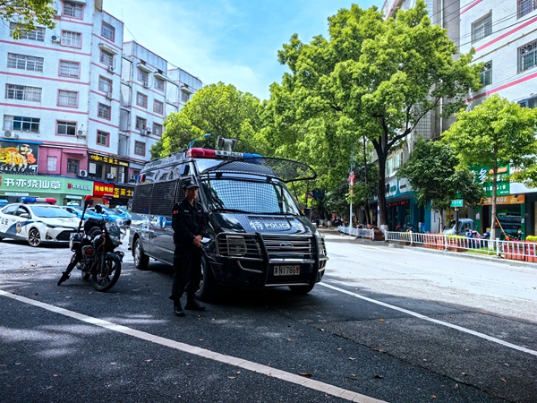 通道：迎“五一” 打造一流安全服务 (9).jpg
