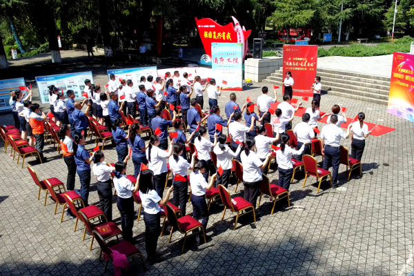 “莲高速”主题演讲比赛在毛泽东青年塑像广场激情开讲.png