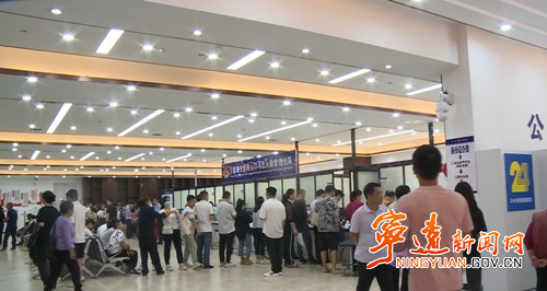 宁远：政务大厅迁“新”家  群众办事更方便2_副本500.jpg