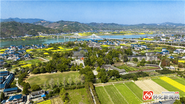 沅水河畔的安江农校，杂交水稻从这里起源走向世界。（潘雨 摄）