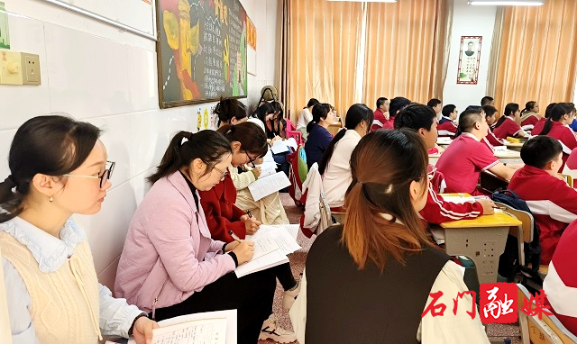 石门四中举行网络联校教学开放日活动1.jpg