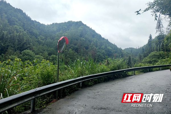 急弯路段安装的道路凸透镜。（三）.jpg