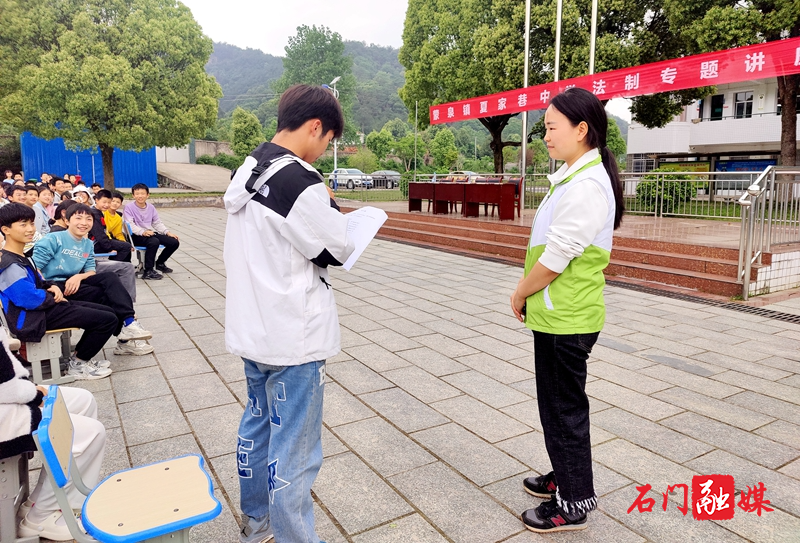 蒙泉镇：法制宣讲进校园  筑牢未成年人健康成长“防护墙”1.jpg