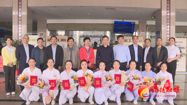 护士节_副本.bmp 护士节_副本.bmp