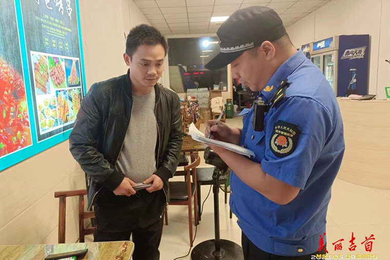 城管精准服务不止步 优化营商环境不懈怠2.jpg