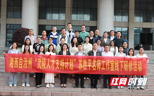 工作室成员合影.jpg