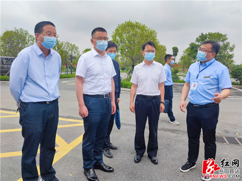 县殡葬事务中心调研惠民殡葬工作_副本.jpg