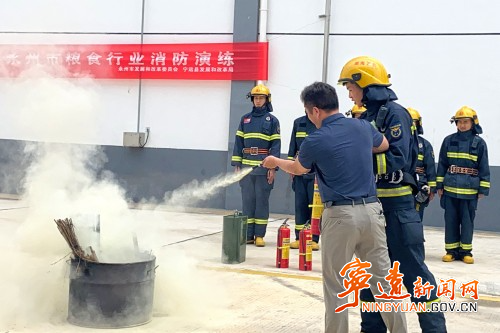 筑牢粮库“防火墙”——永州市粮食行业集中消防培训演练在宁远举行_副本500.jpg