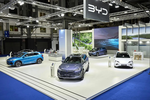 6 比亚迪携五款新能源车型首次亮相巴塞罗那车展.jpg