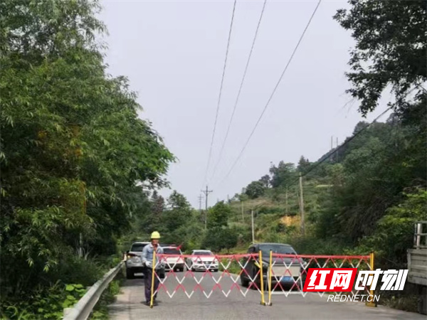 “安全围栏”确保现场安全在“可控、能控、在控”范围之内.jpg