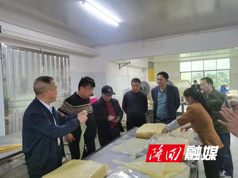 服务群众零距离.png